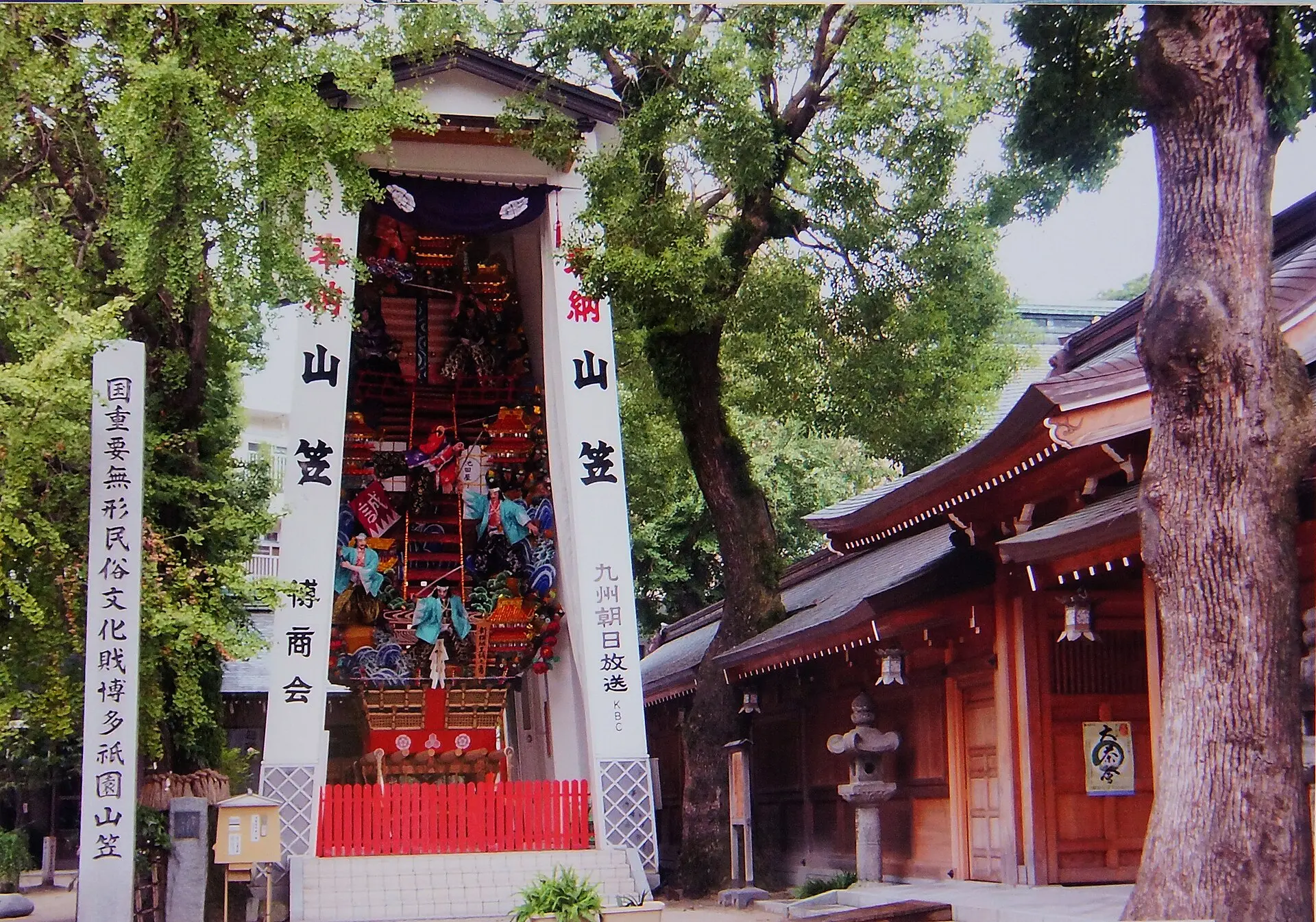 櫛田神社境内にそびえる博多祇園山笠の飾り山